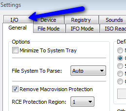 DVD Decrypter settings window with an arrow to the IO tab.
